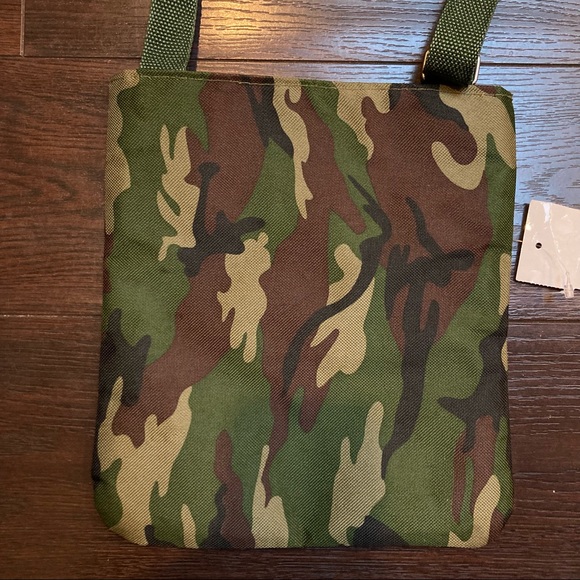 Camouflage Crossbody Bag - Picture 3 of 4